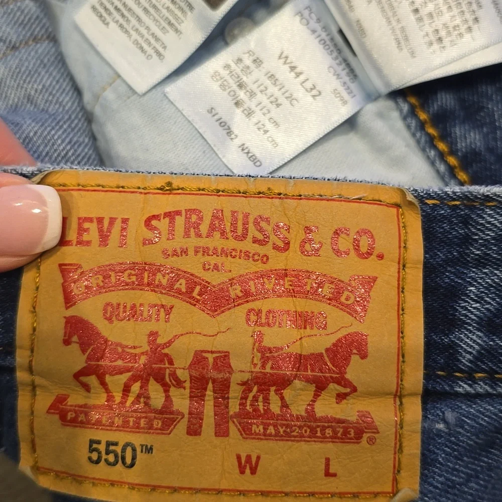 Levis 550 44 Waist 32 Length Frayed at Zipper Mens Jeans Pants Used Flaw - Picture 2 of 7